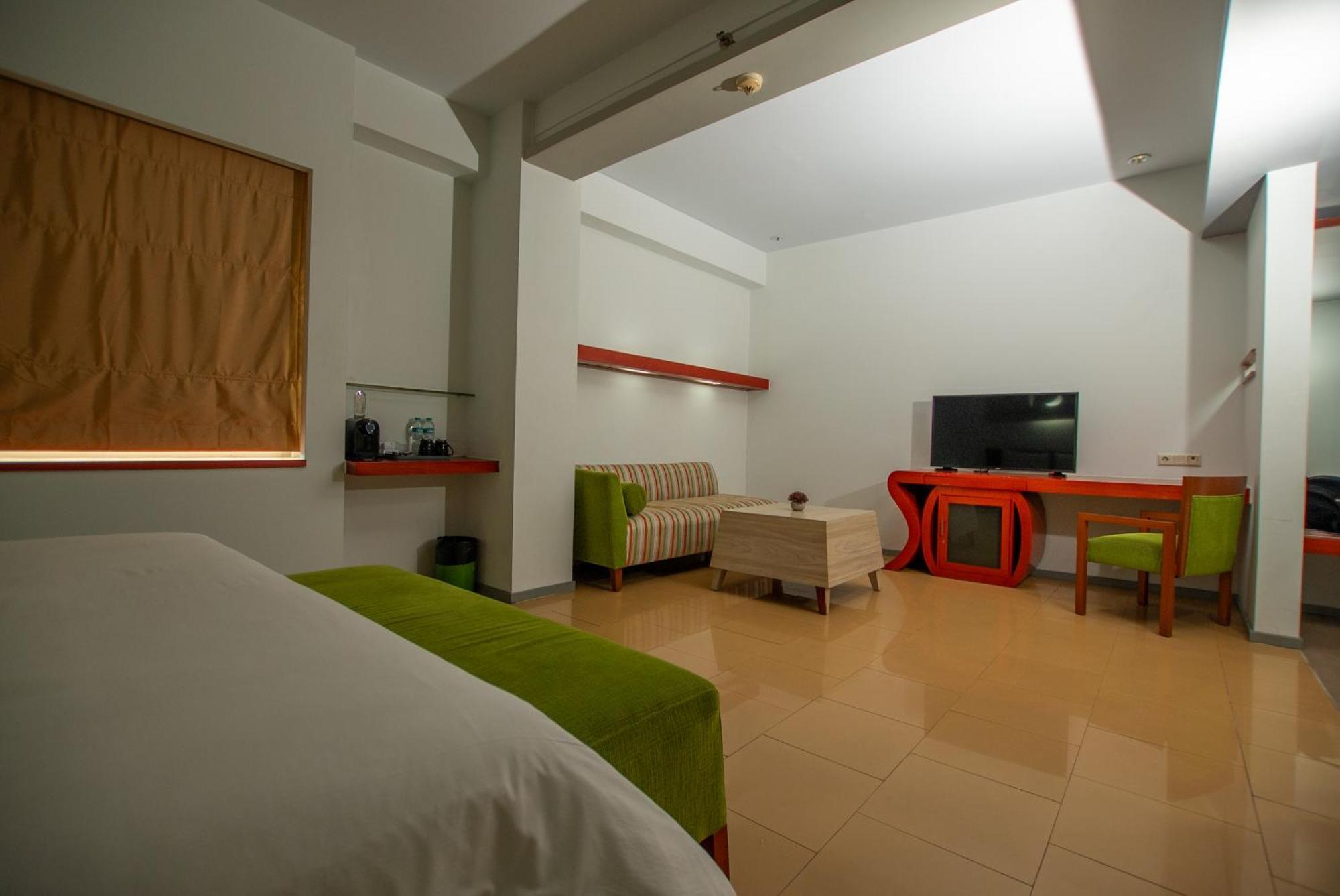Sparks Life Jakarta, Artotel Curated Exterior photo